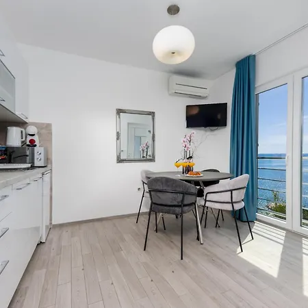 Pape Apartment *
