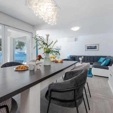 Pape Apartment