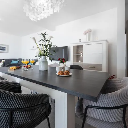 Pape Apartment *
