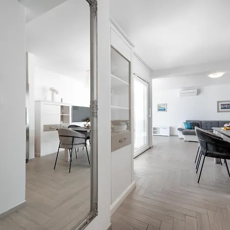 Pape Apartment