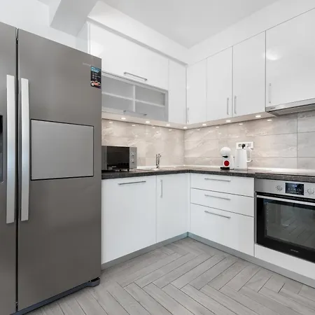 Pape Apartment