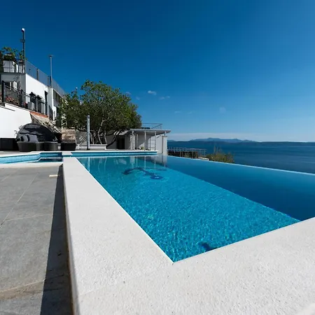 Pape * Podgora (Split-Dalmatia)