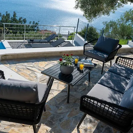 Pape Apartment *